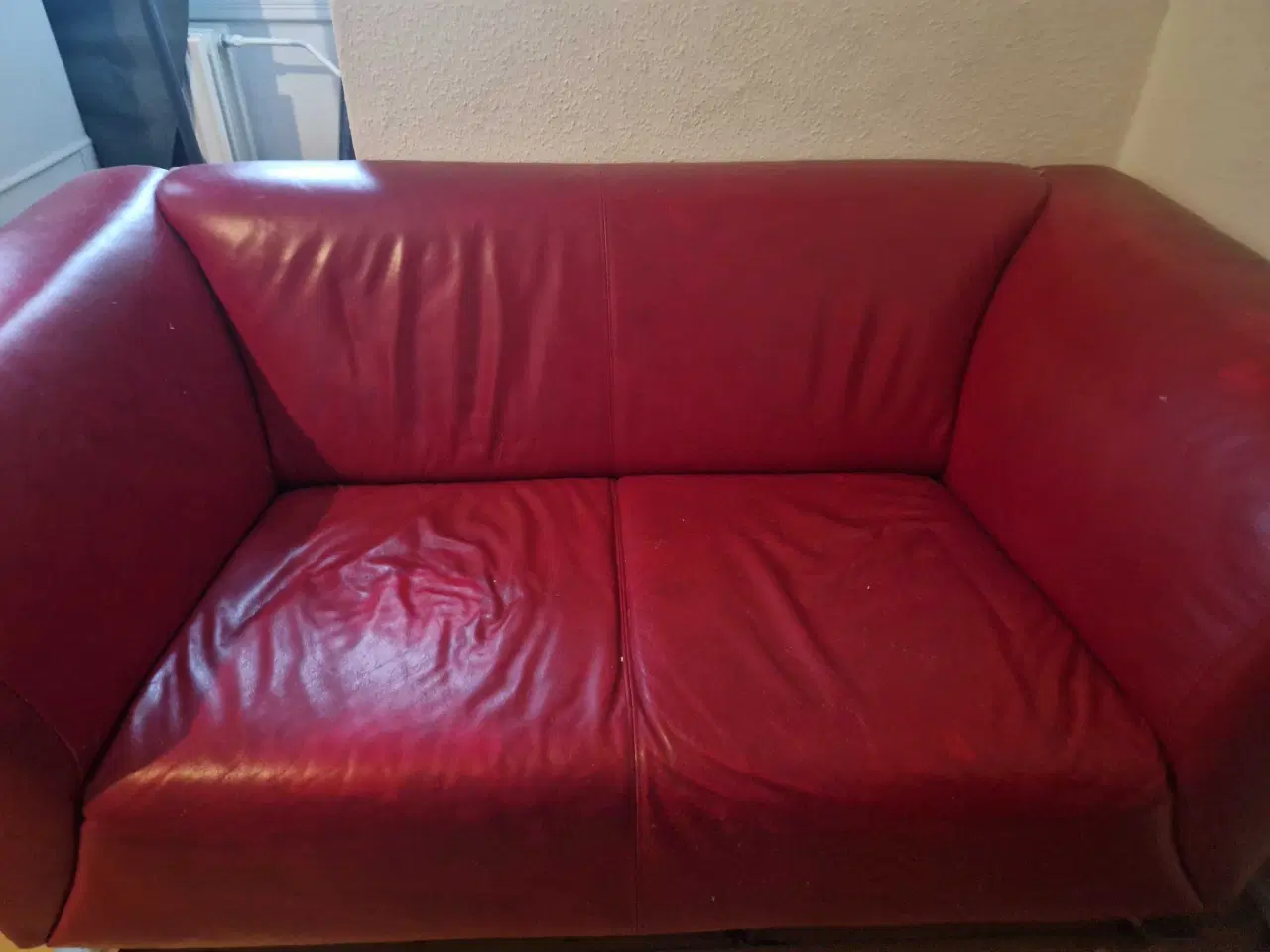 Billede 2 - Rød læder sofa