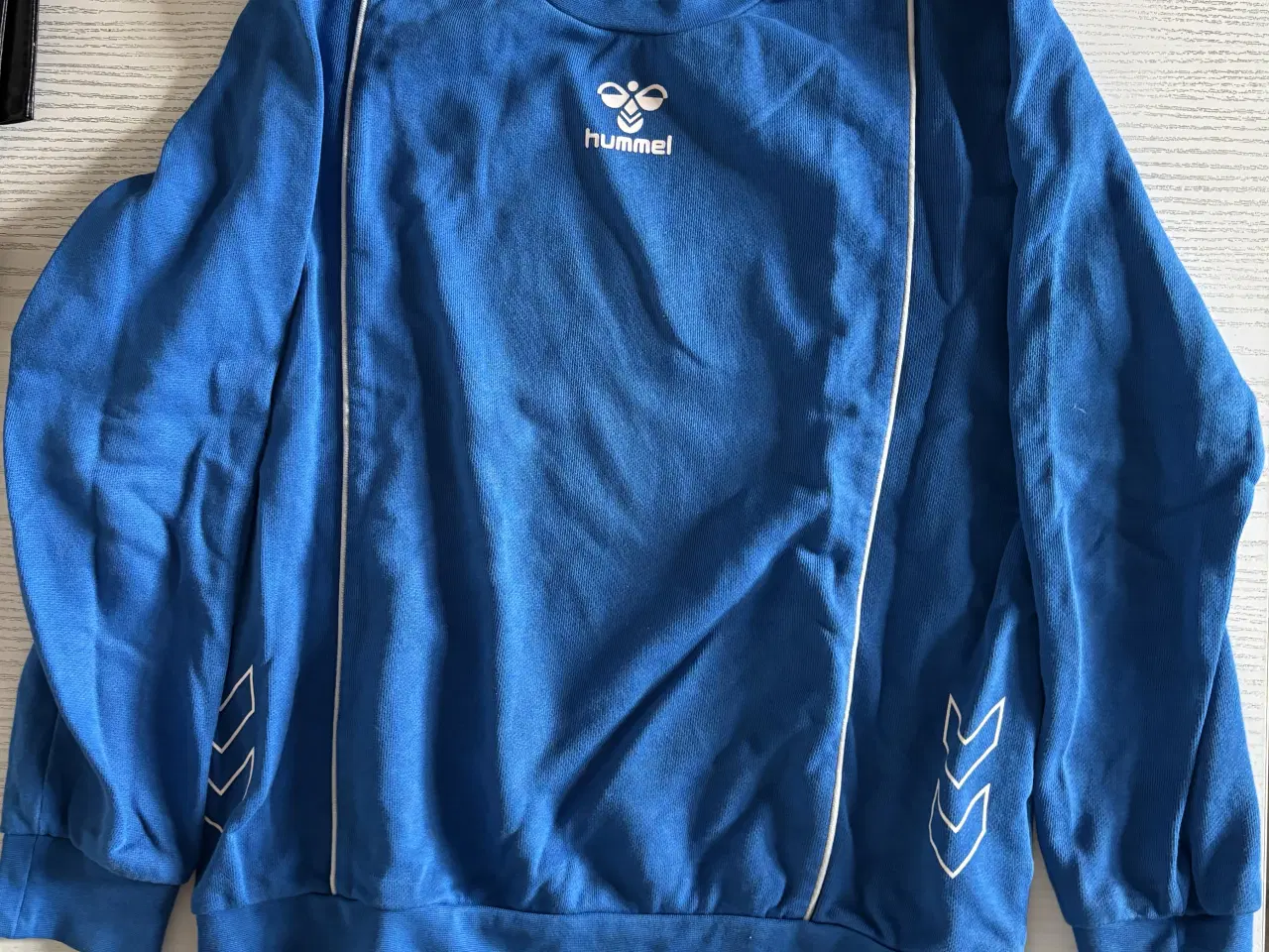 Billede 2 - Bluse/trøje Hummel str. 140