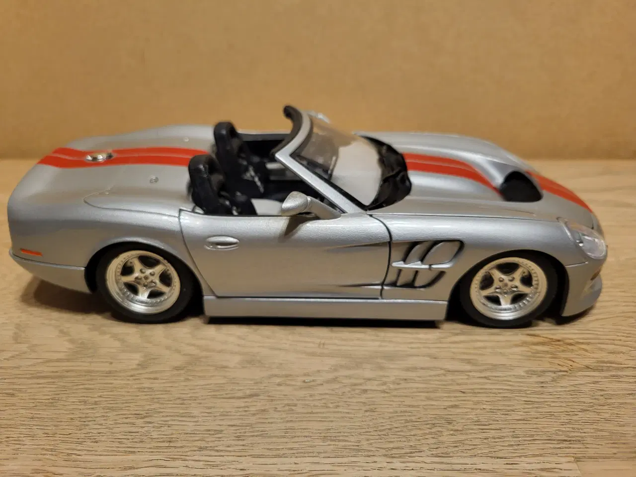 Billede 2 - Modelbil. Shelby Series 1 (1999). Skala 1/18.