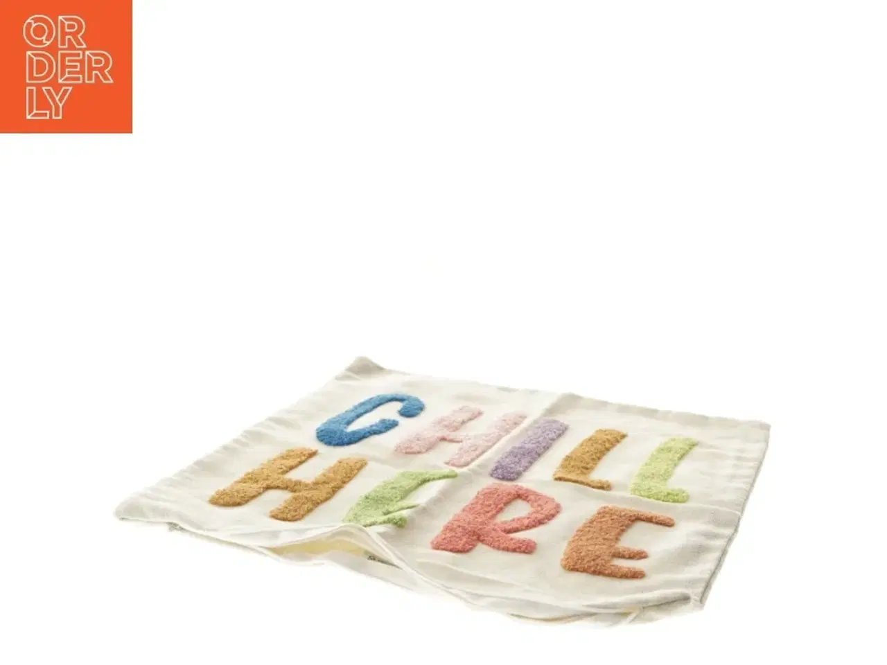 Billede 2 - Dekorativ pude med 'Chill Here' tekst (str. 40x41 cm)