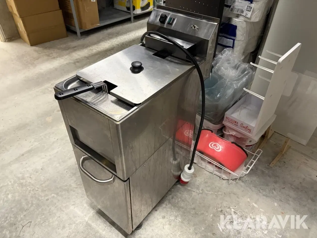 Billede 4 - Grill- og fastfoodstation komplet med friture, stegeplade, rullebrødrister, kontaktgrill og rustfrit arbejdsbord