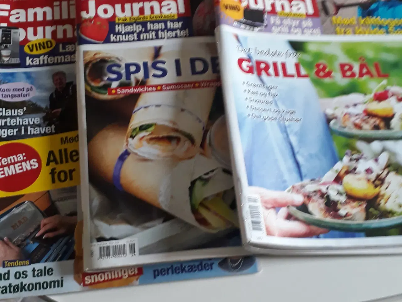 Billede 1 - Familie Journal 2024,  der er 10 stk.