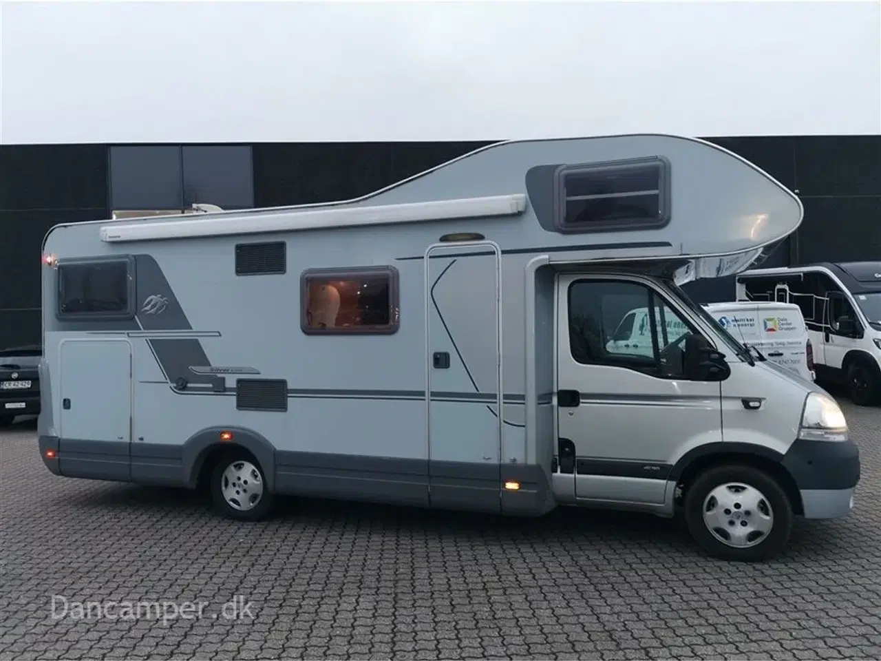 Billede 2 - 2008 - Knaus Traveller Sport Silver Line   Super dejlig camper med plads til 6 personer. Dobbeltseng på tværs i bag samt dobbeltseng i alkove.