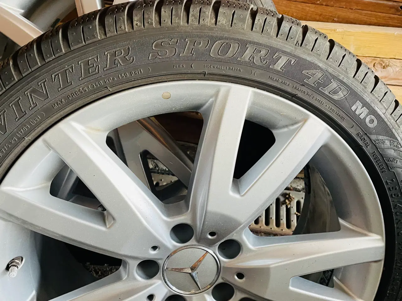 Billede 3 - Helårs/vinter dæk på fælge til Mercedes 18”