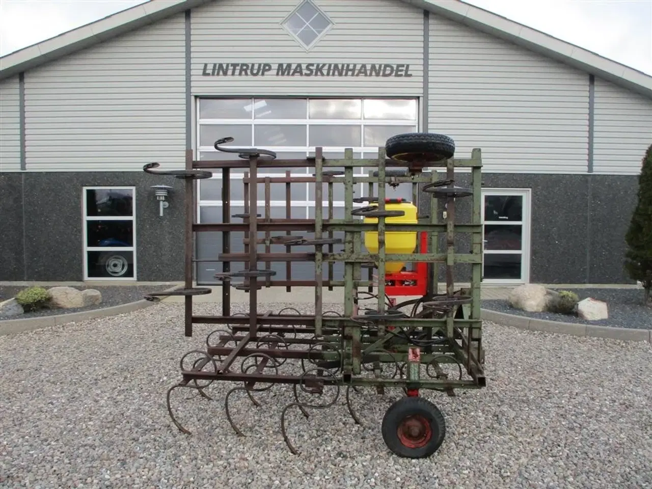 Billede 1 - Befa SÅBEDSHARVE Med Martofte efterafgrødespreder