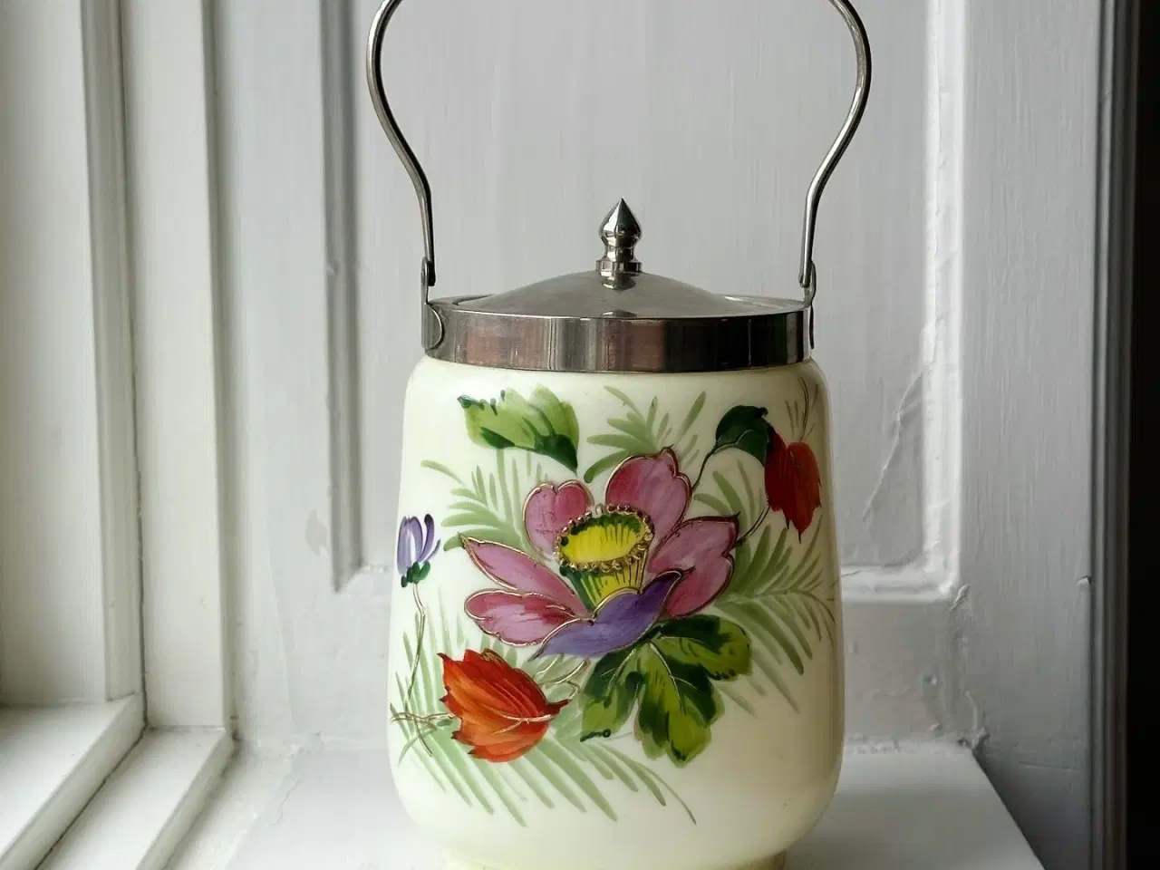 Billede 1 - Antik kiksespand, England, bemalet opalineglas