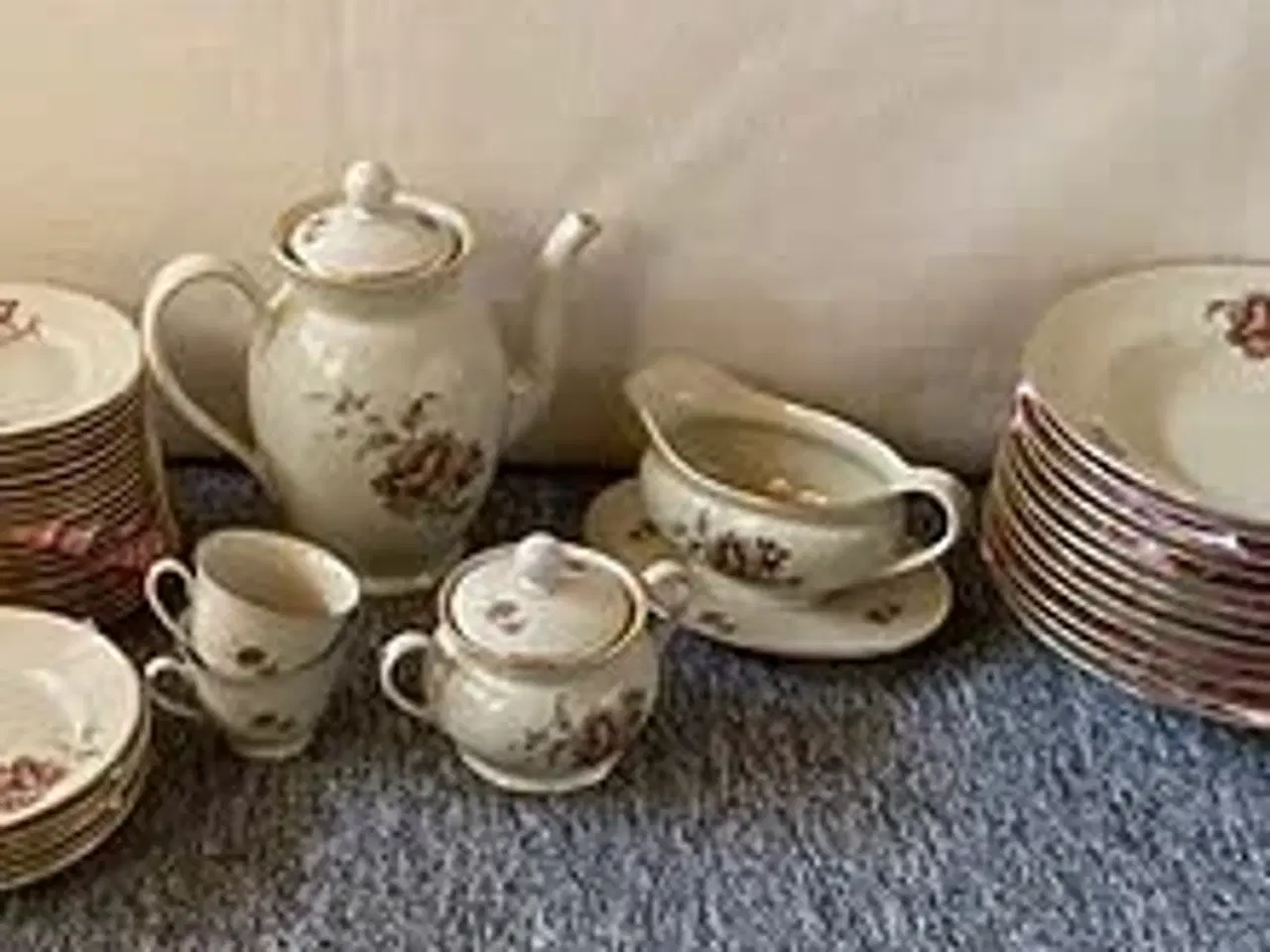 Billede 5 - Retro / vintage kaffestel og spisestel 109 dele