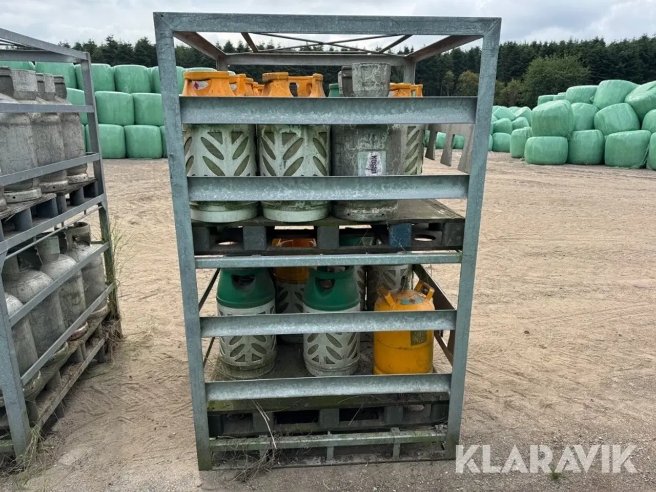 Billede 6 - Bure med tomme gasflasker BP Gas og Kosangas