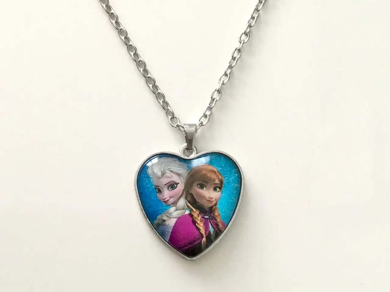 Billede 3 - Frost halskæde med Elsa og Anna fra Frost