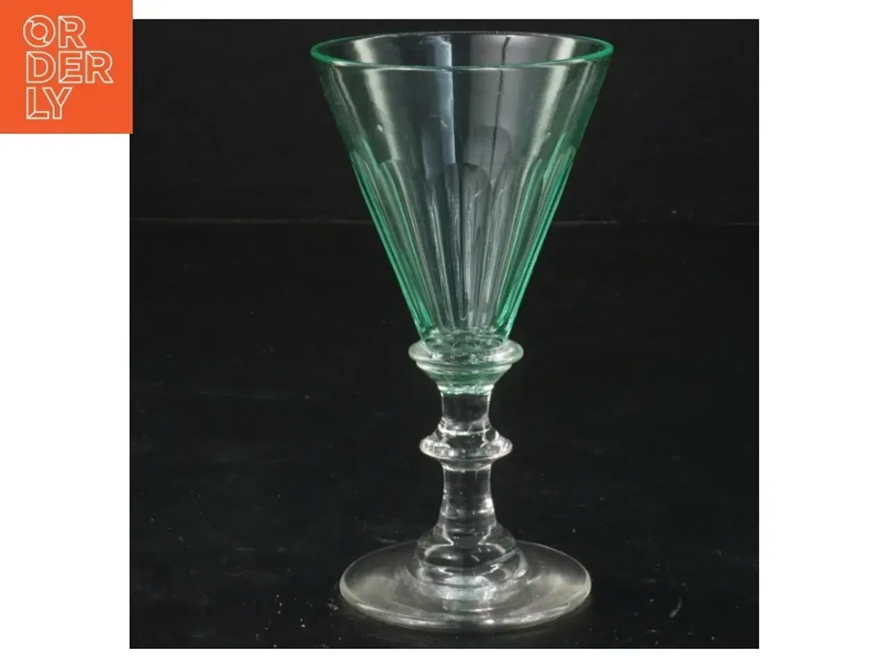 Billede 1 - Hvidvinsglas i grønt glas (str. 13x7 cm)
