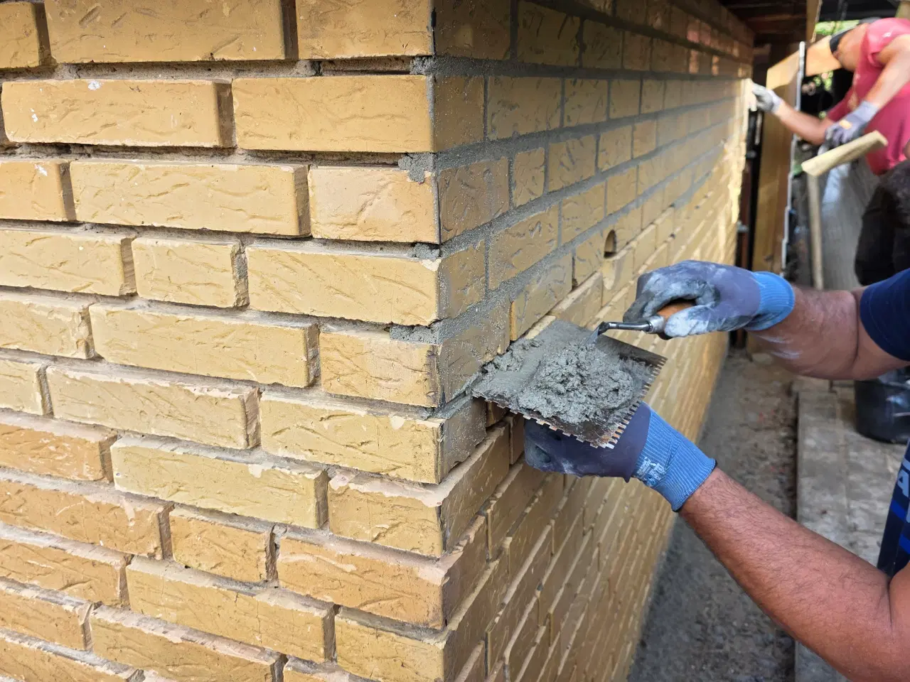 Billede 20 - Jeg udfører belægningsarbejde.