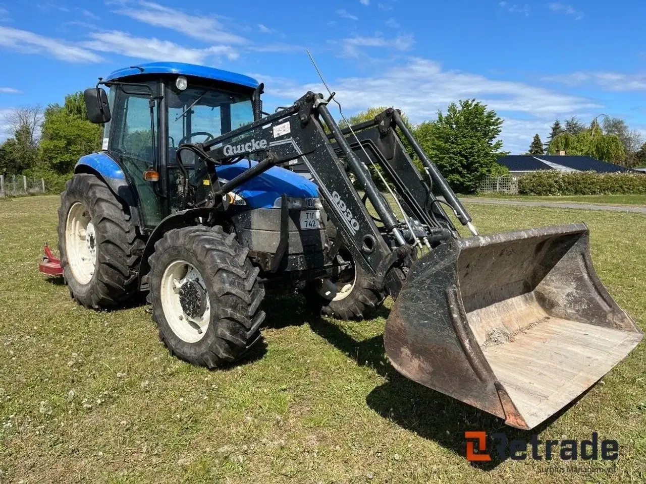Billede 2 - New Holland TD90D med frontlæsser og græsklipper.