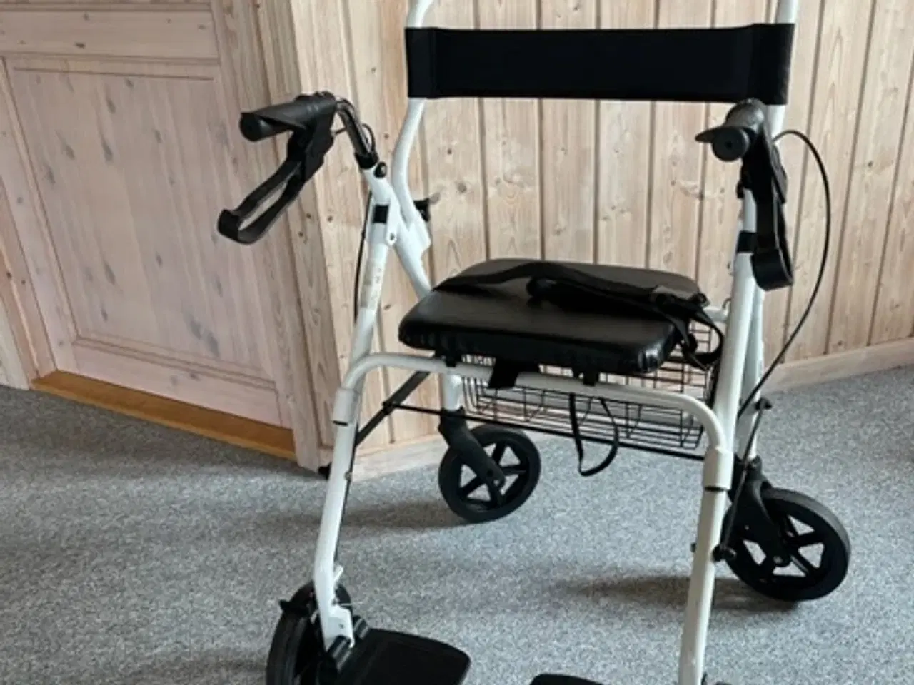 Billede 3 - Rollator- og kørestolsfunktion 