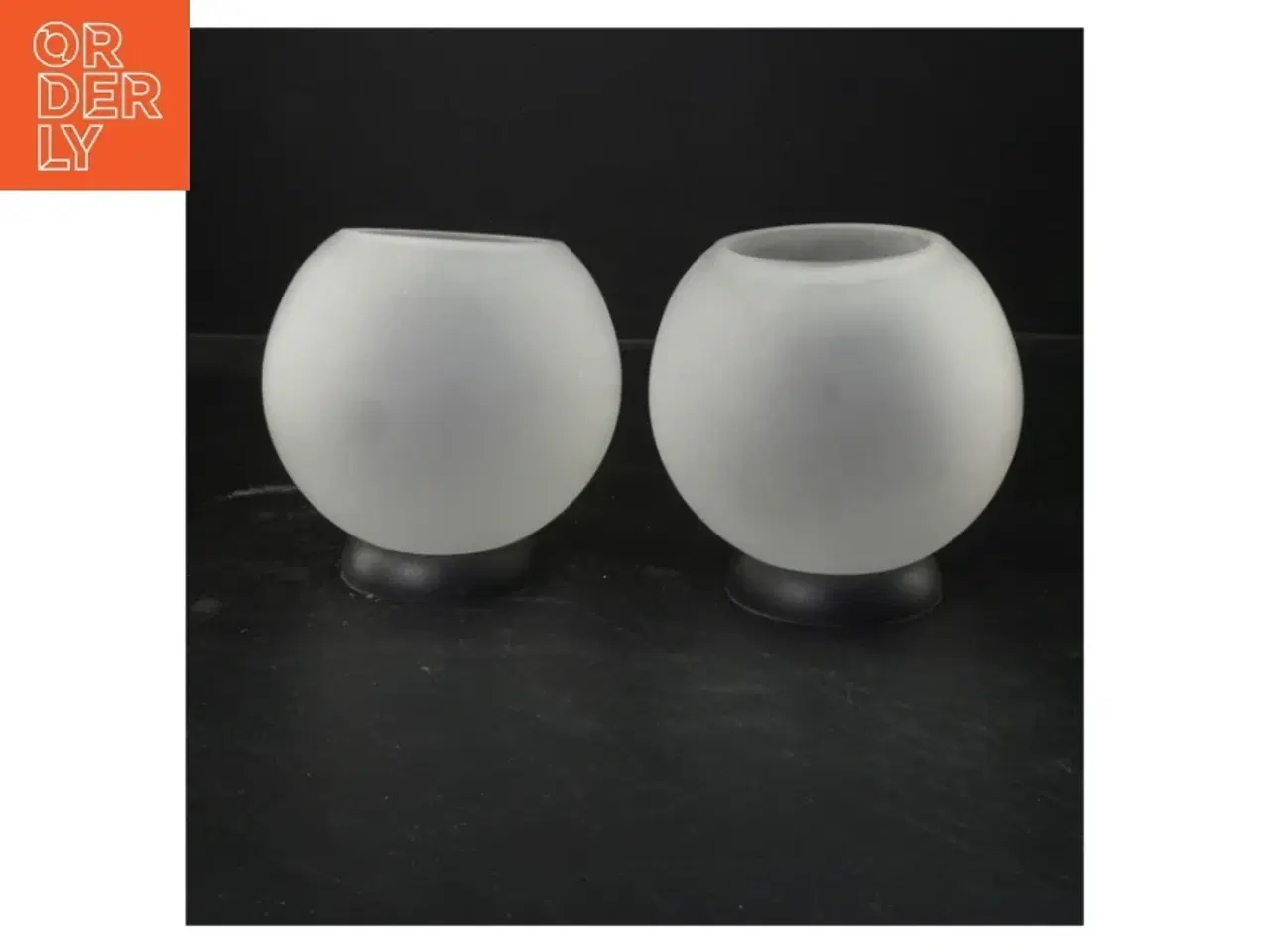 Billede 1 - Par af hvid glasvaser fra Menu (str. Ø 10 cm)