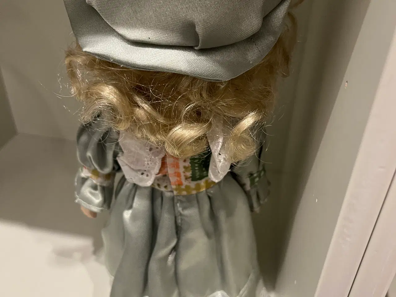 Billede 3 - Porcelænsdukke str 26 cm