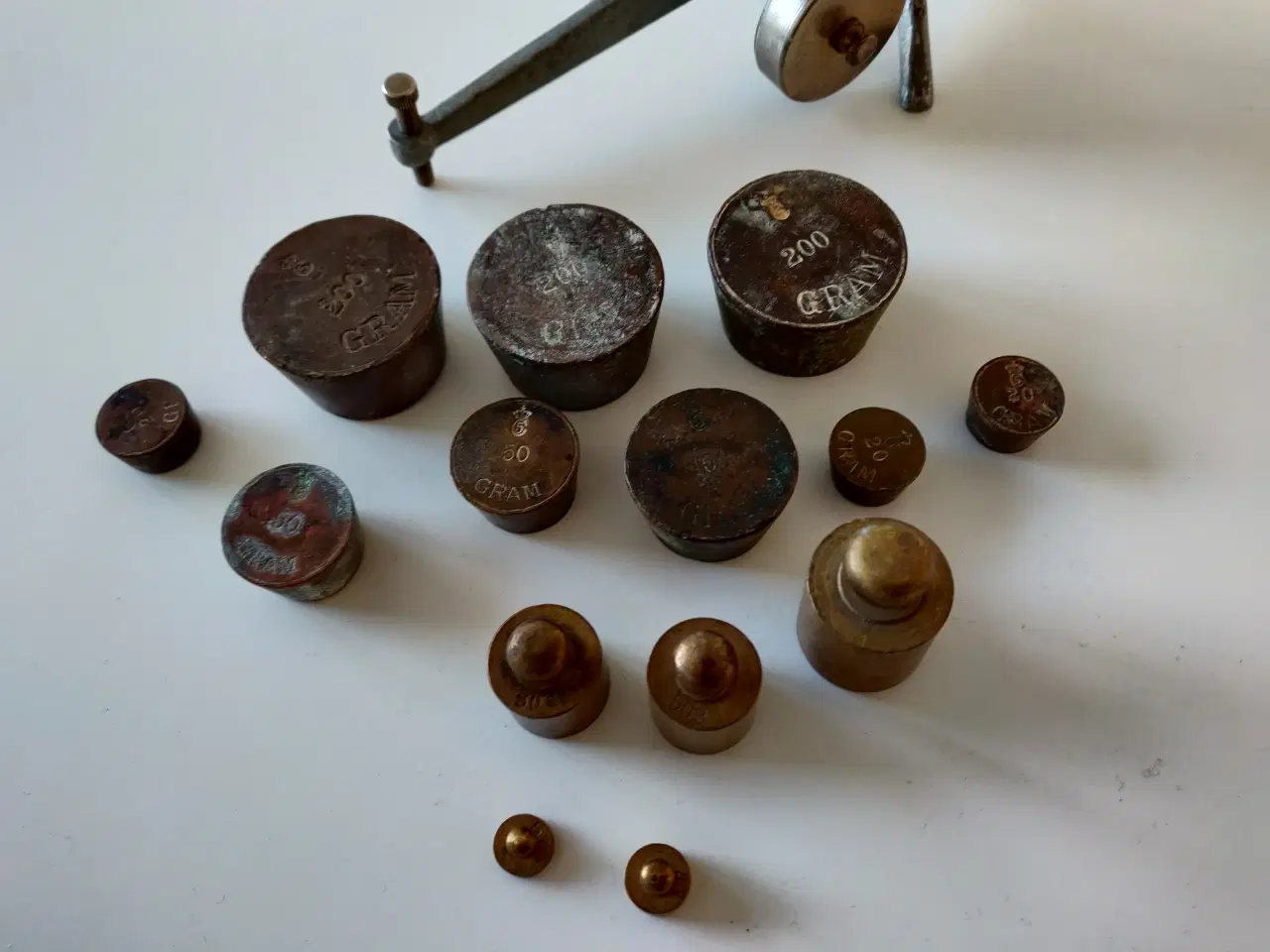 Billede 2 - Brevvægt og gl. Lodder