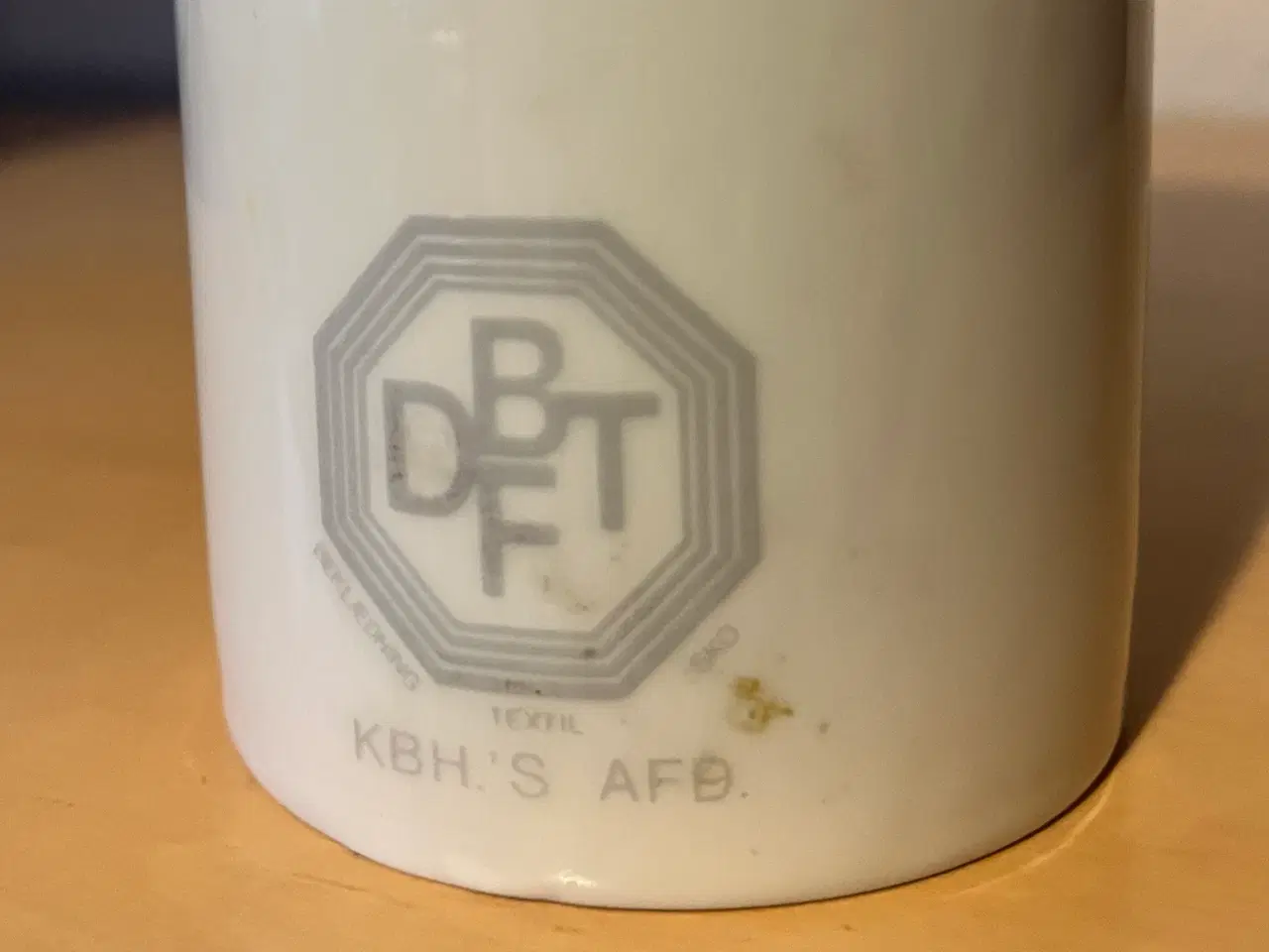 Billede 3 - Corell porcelænsvase - højde 19 cm