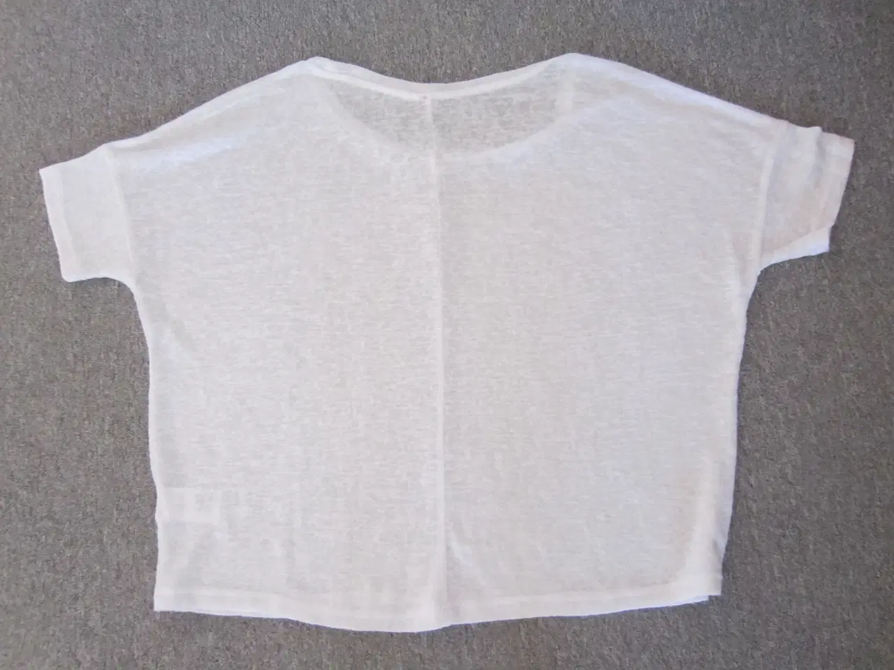 Billede 2 - Hvid bluse i str, M ( str. 36 - 38)