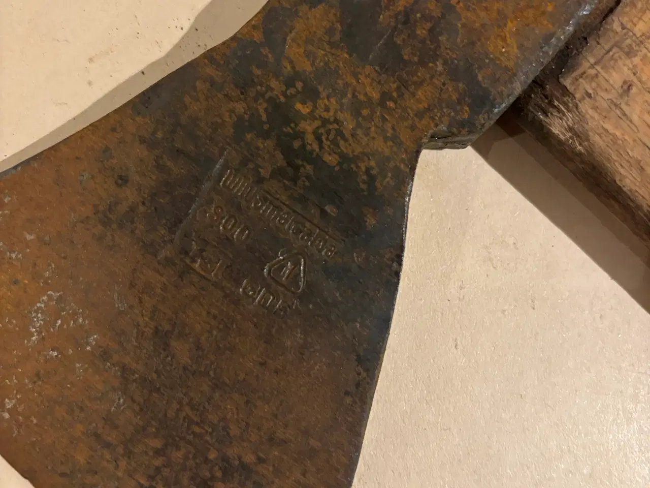 Billede 4 - Bredbile økse med træskaft