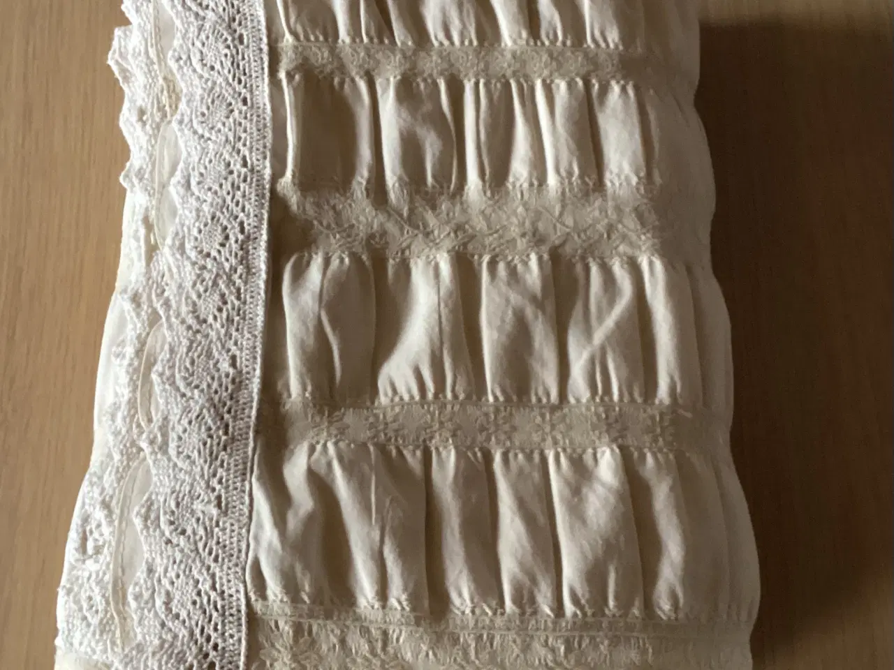 Billede 4 - Lene Bjerre dug, størrelse 215 cm * 125 cm.