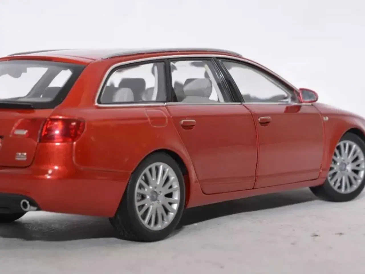 Billede 6 - 1:18 Audi Avant A6 C6 3.2 V6