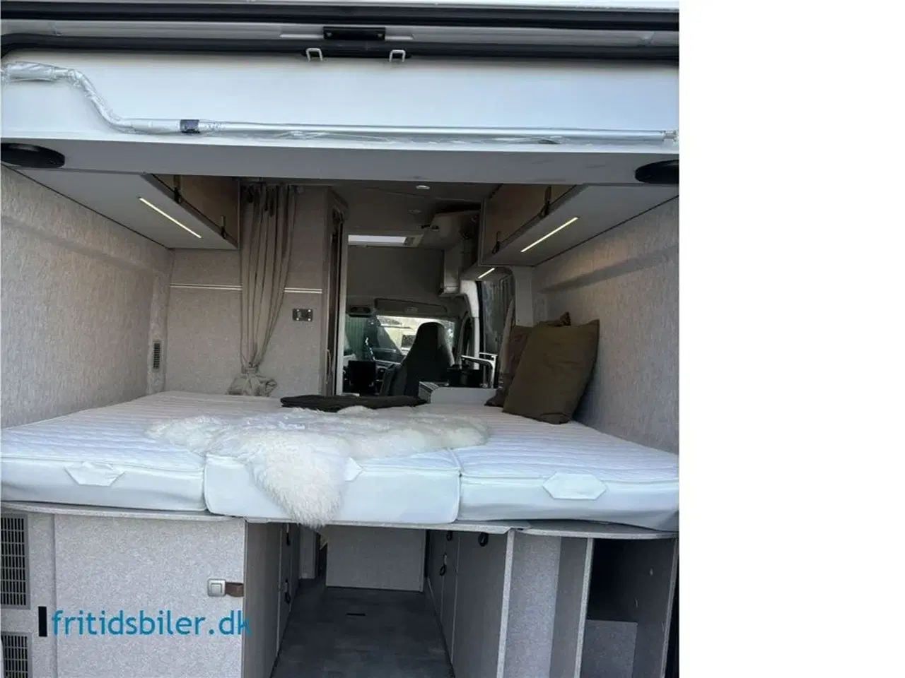 Billede 10 - 2024 - Hymer Campervan Yosemite 140 HK Aut. Gear   Hymer Yosemite med alt udstyr under 6 m med langsgående senge