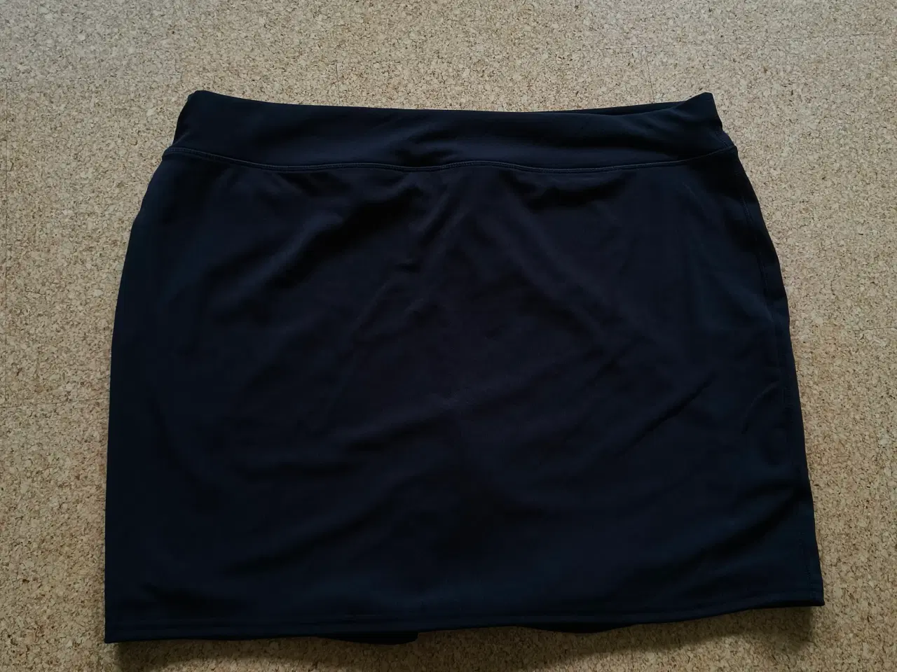Billede 1 -  Sort Nederdel med shorts 