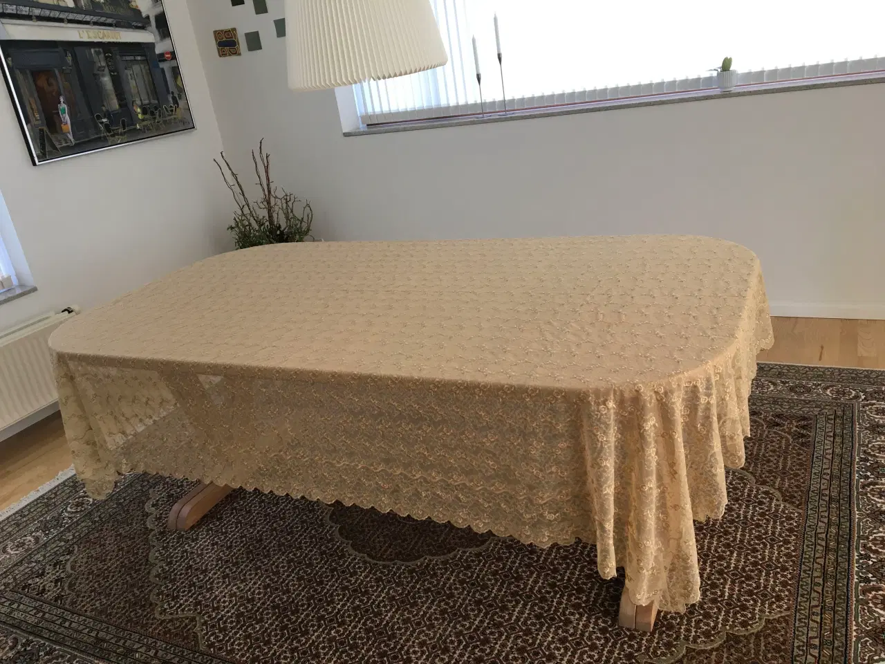 Billede 8 - Fransk håndsyet dug i broderi anglaise med bølgeka