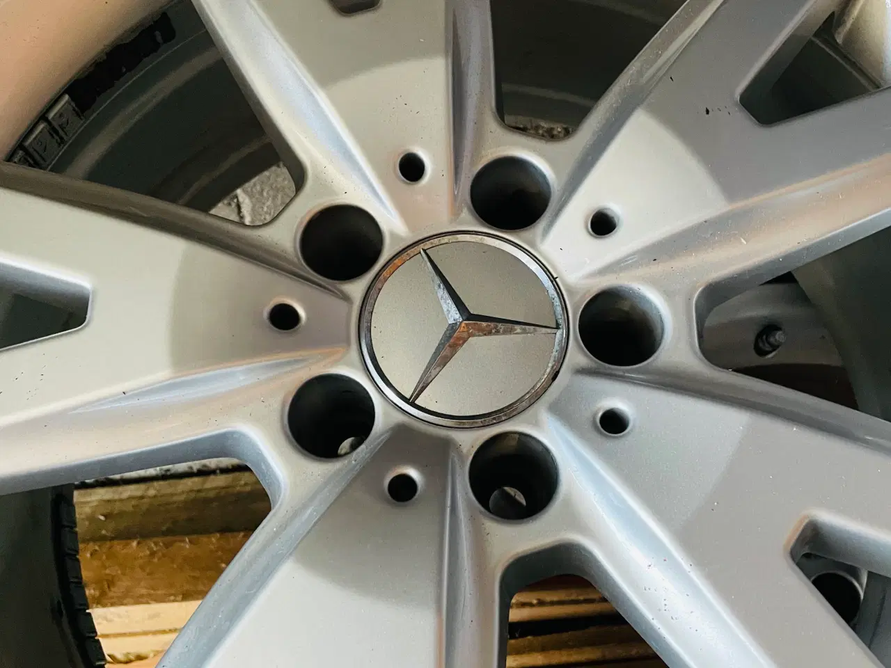 Billede 5 - Helårs/vinter dæk på fælge til Mercedes 18”