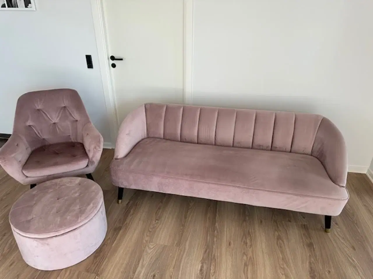 Billede 1 - 3 personers velour sofa, og/eller lænestol med puf