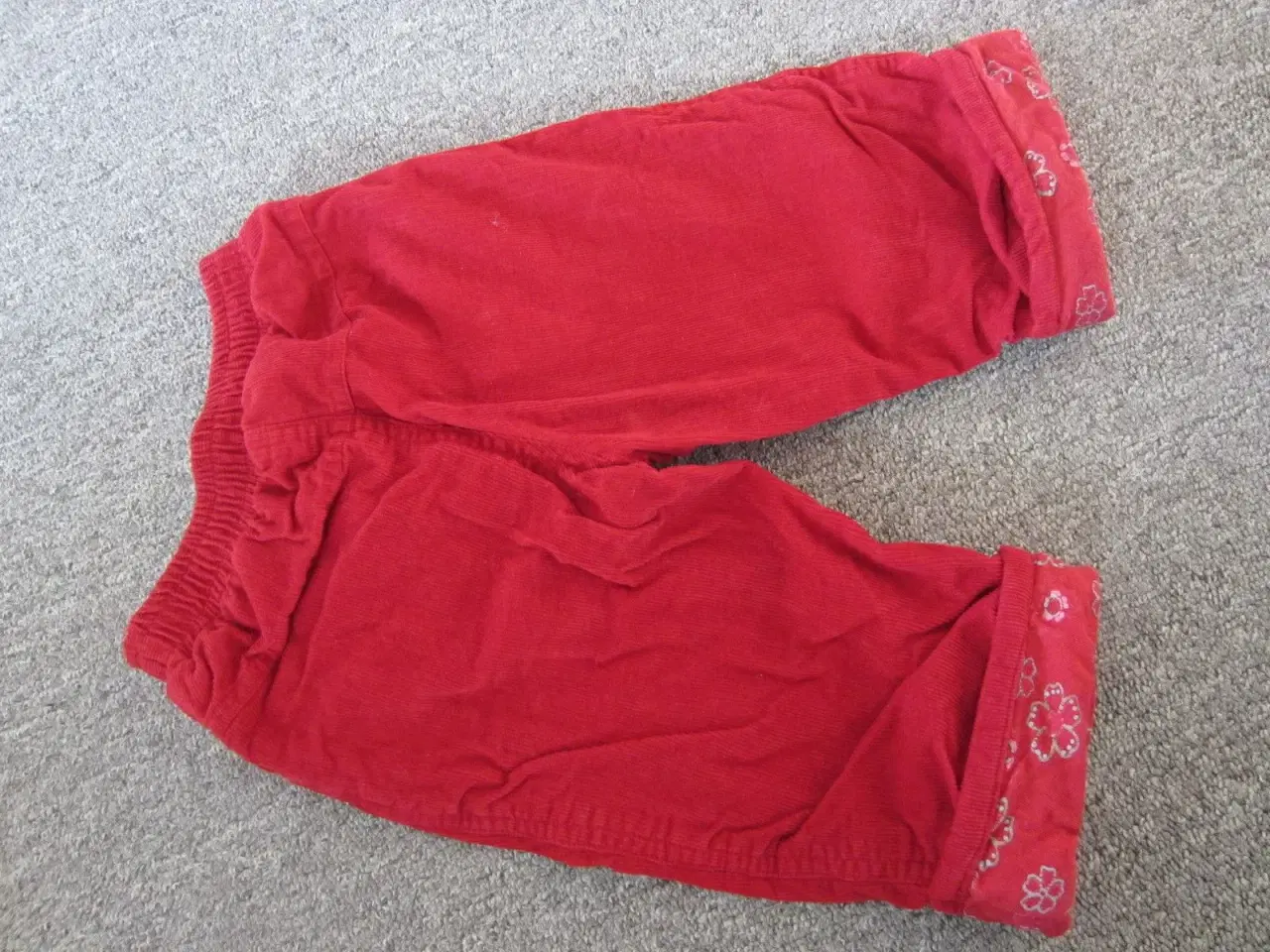 Billede 1 - Varme røde bukser m/ for til pige str 80