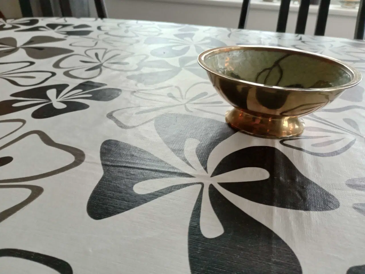 Billede 2 - Fin messing opsats,bemalet indvendig.