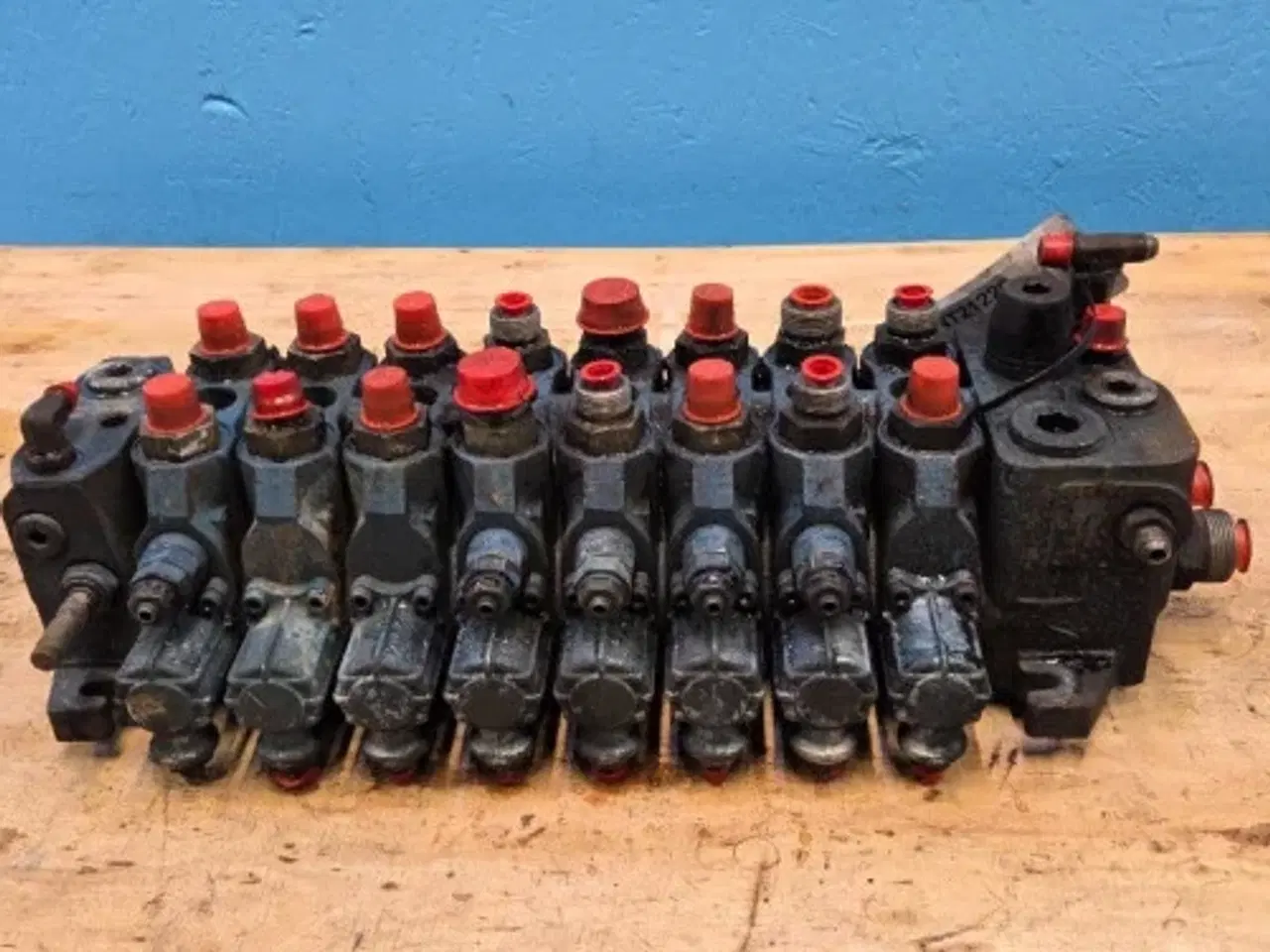 Billede 3 - New Holland LB115B Hydraulikventil 87305216