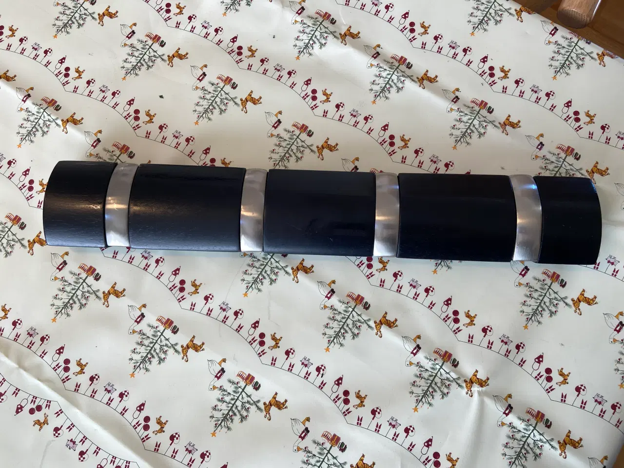 Billede 2 - Knagerække i sort med børstet stål