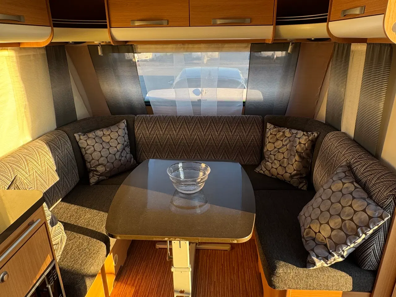Billede 3 - •	“Udlejes: Adria Adora campingvogn – klar til som