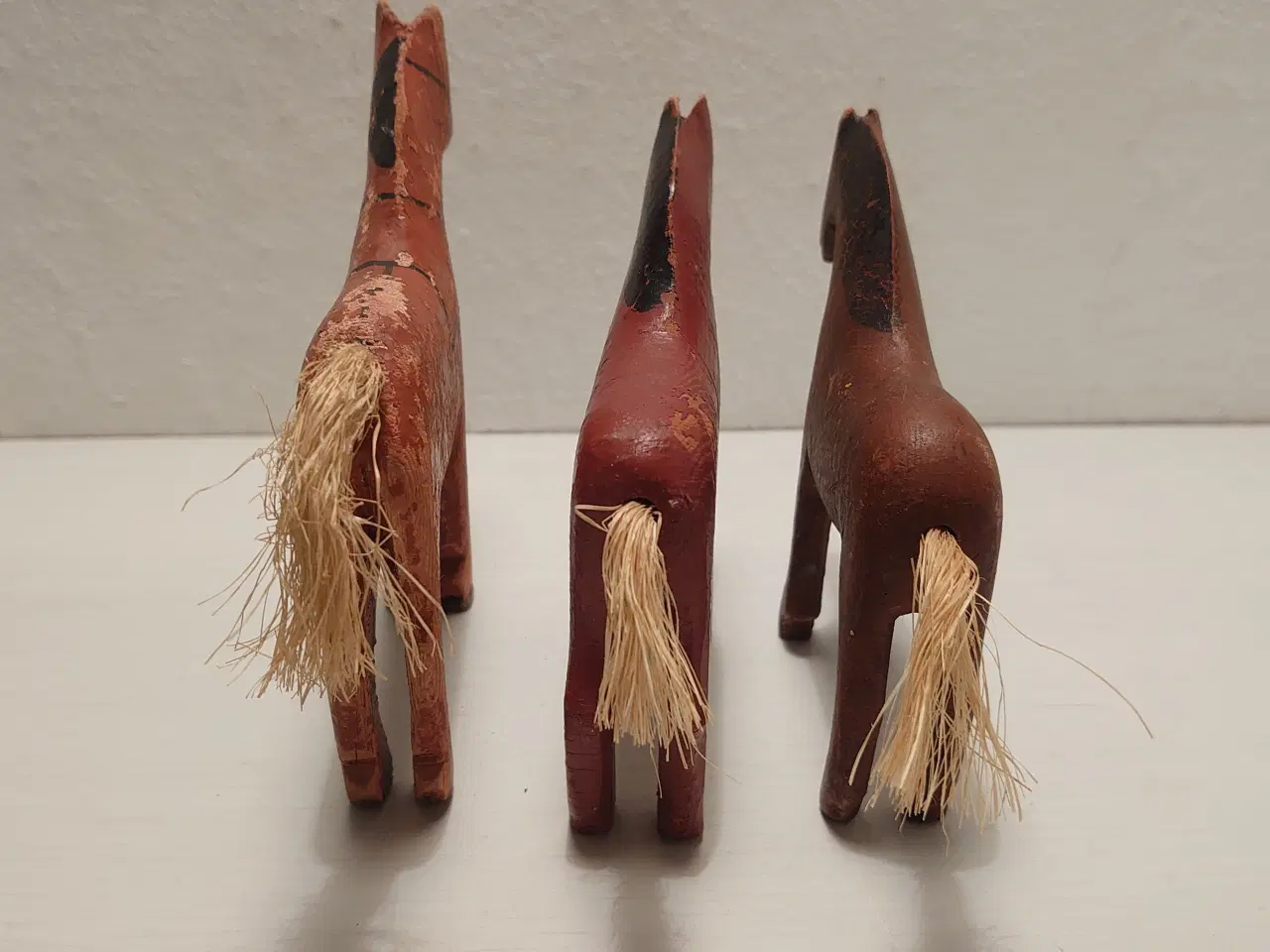 Billede 3 - Fængselslegetøj: 3 Brune heste. L. 11 og 2 x 9,5cm