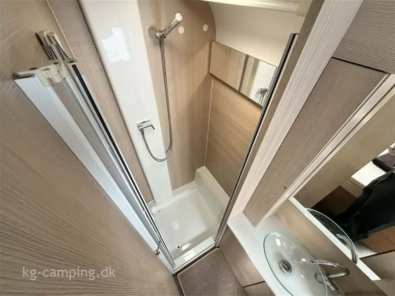 Billede 13 - 2020 - Adria Adora 613 UT Fritstående dobbeltseng, Sunshine Plus, Mover, Klima anlæg.