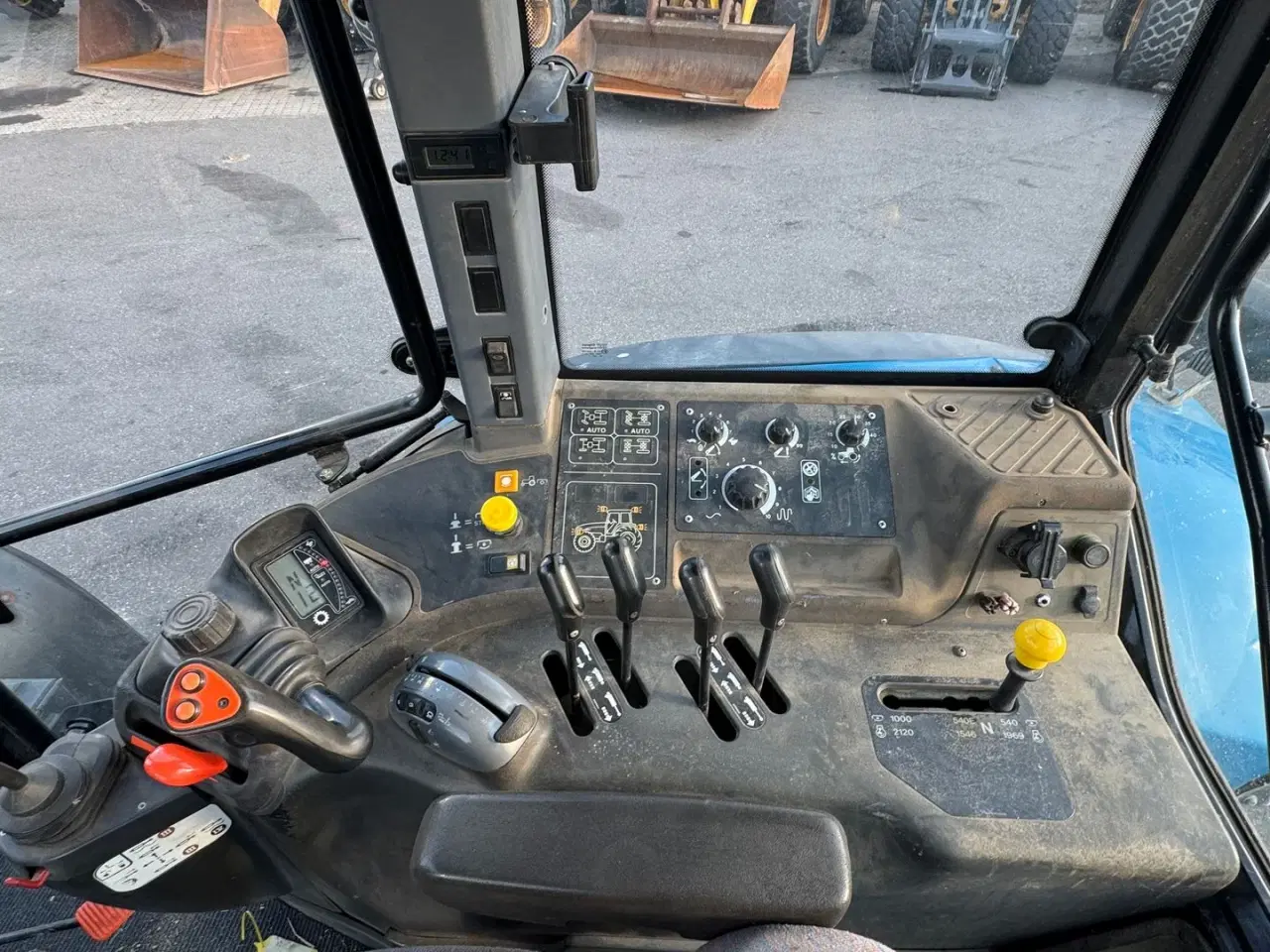 Billede 16 - New Holland TM165 KUN 4000 TIMER OG NYE DÆK!