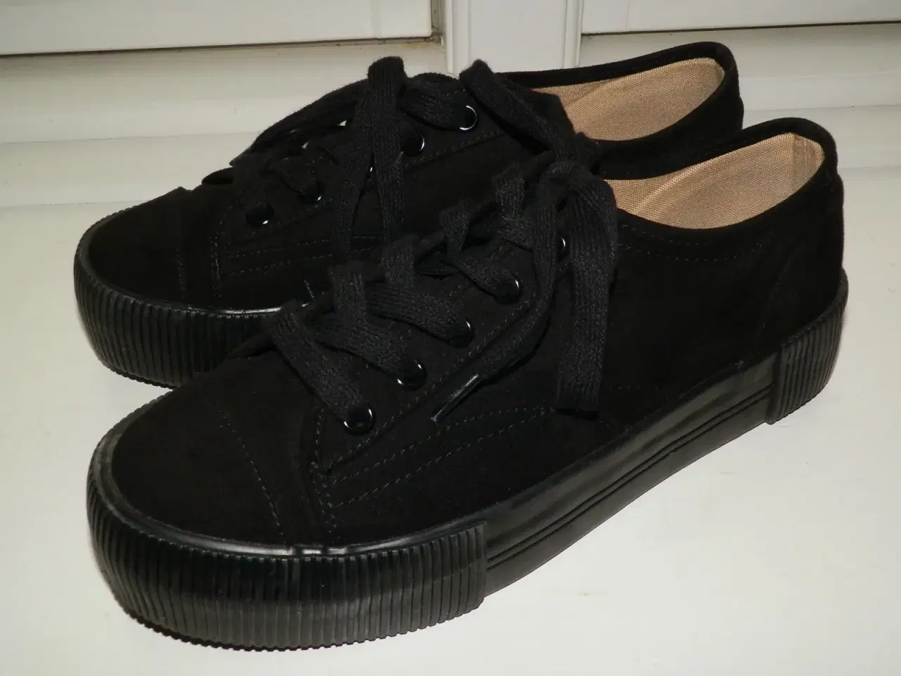 Billede 3 - Nye sorte og meget fede sneakers!