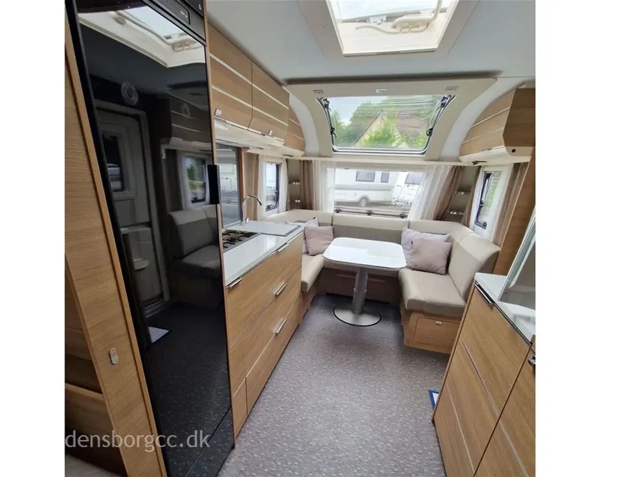 Billede 3 - 2018 - Adria Adora 522 UP   VELHOLDT VOGN MED CENTRAL VARME / MOVER / AUT. STØTTEBEN / AC.