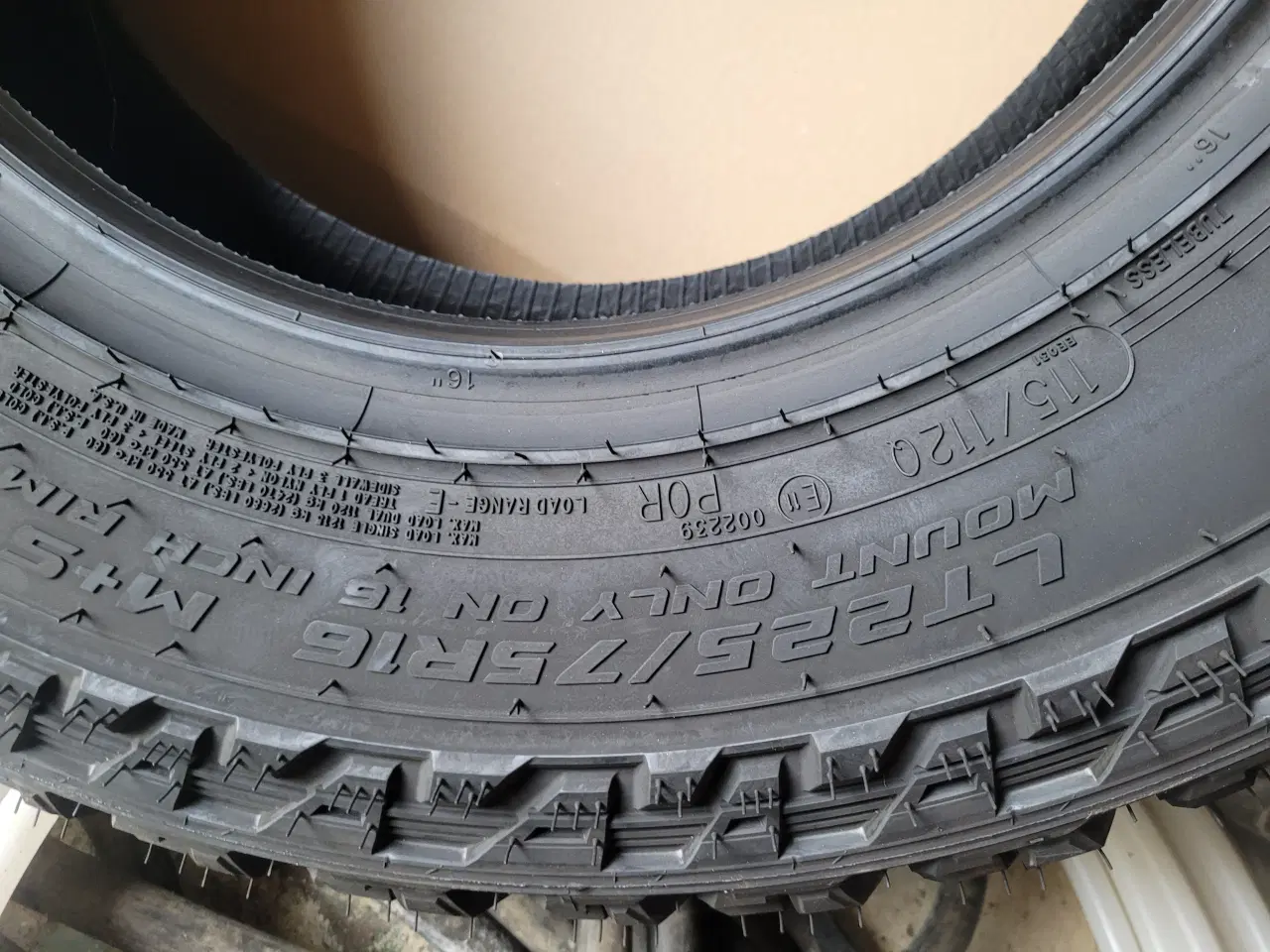 Billede 2 - 225 / 75 R 16 M +S