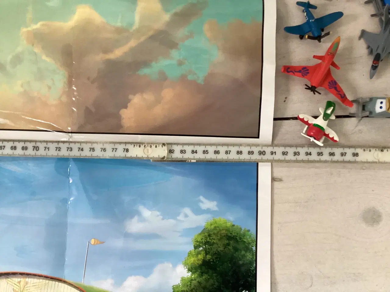 Billede 9 - Disney bog “Flyvemaskiner” med legeplade og flyver