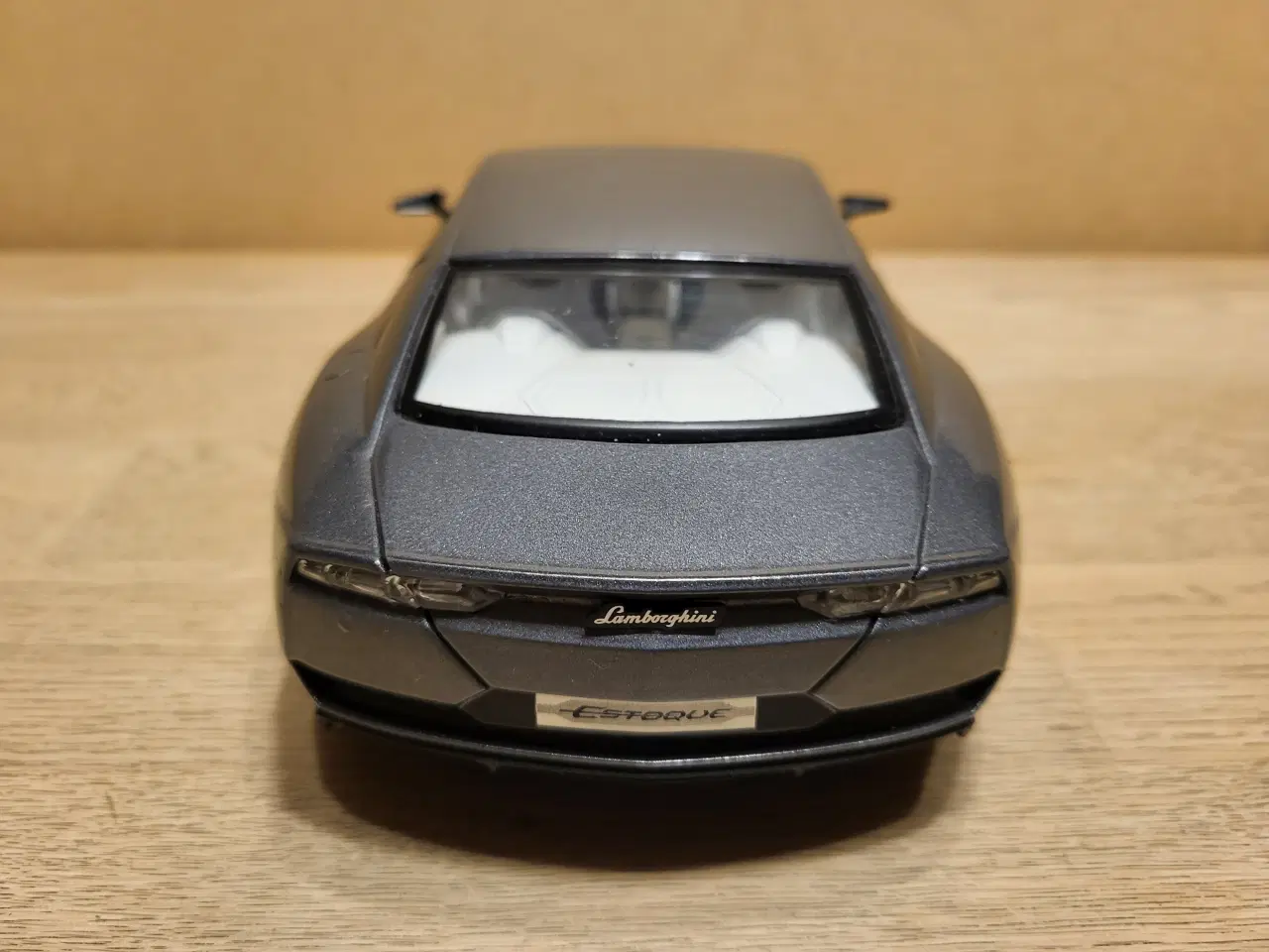 Billede 5 - Modelbil. Lamborghini Estoque Skala 1:18.