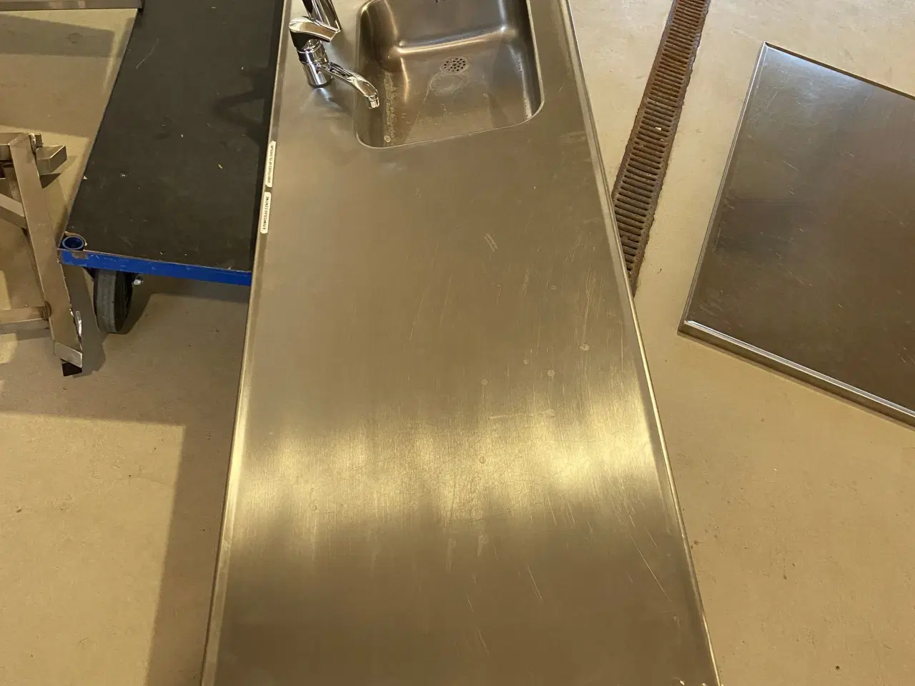 Billede 1 - Rustfri stål bordplade med to vandhane