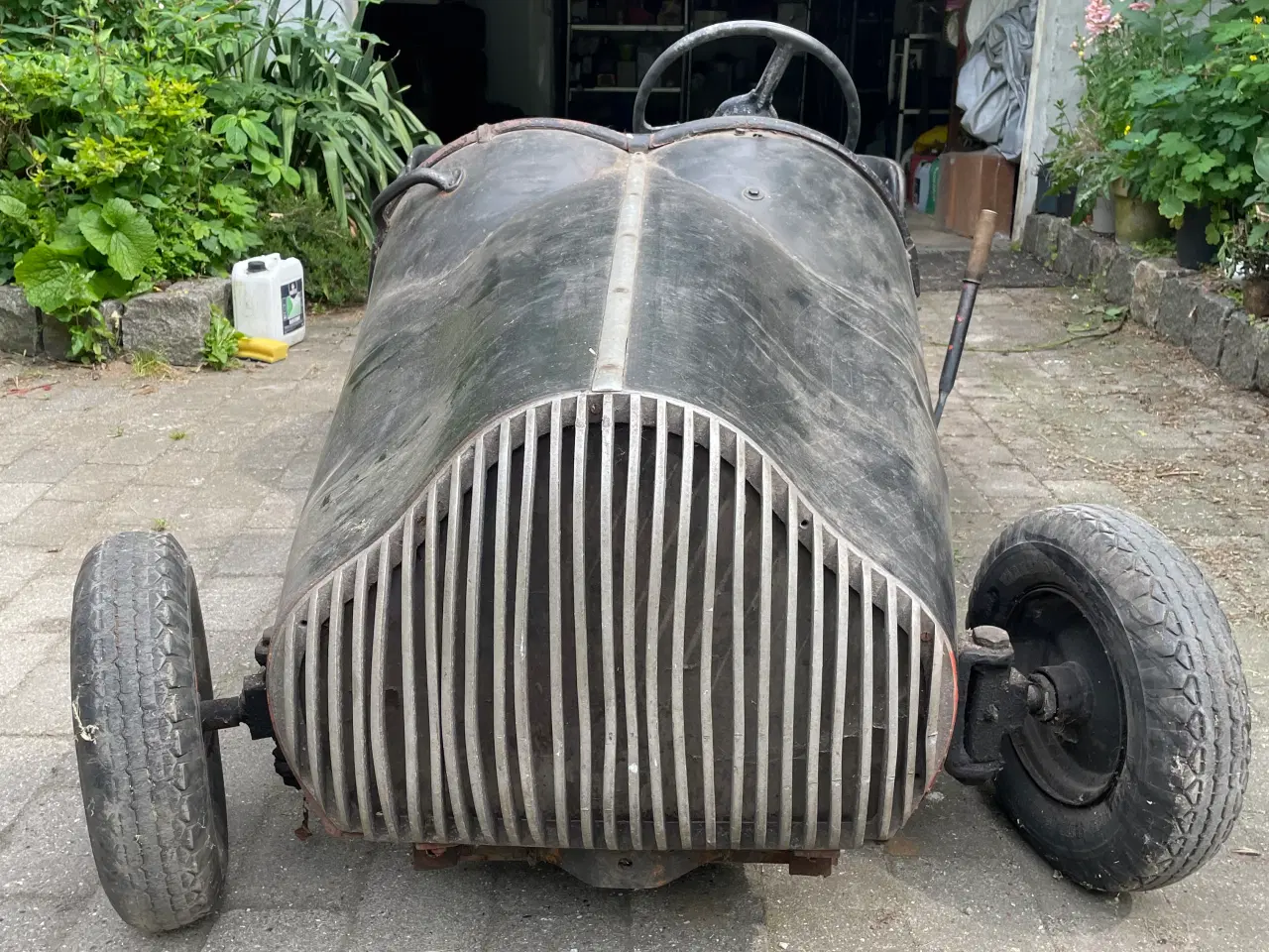 Billede 1 - Gl. racerbil fra bane