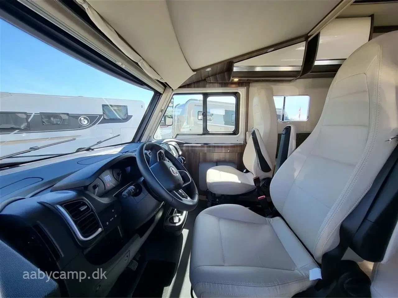 Billede 5 - 0 - Laika Ecovip 4109 DS   Automatgear. 160HK.Face to face siddegruppe. lædersæder.