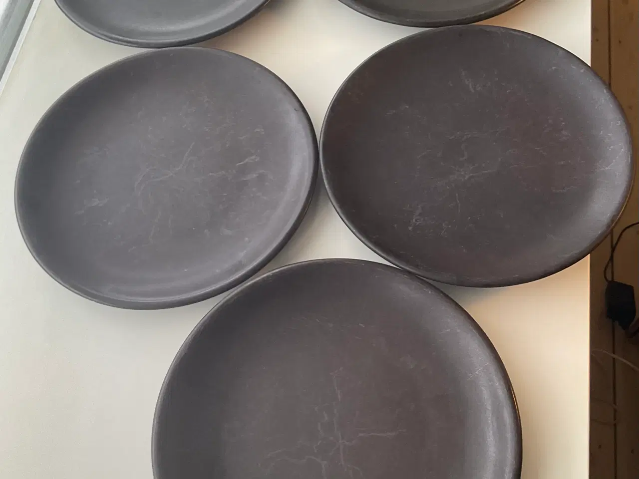 Billede 3 - 5 høganæs tallerkener, stentøj.