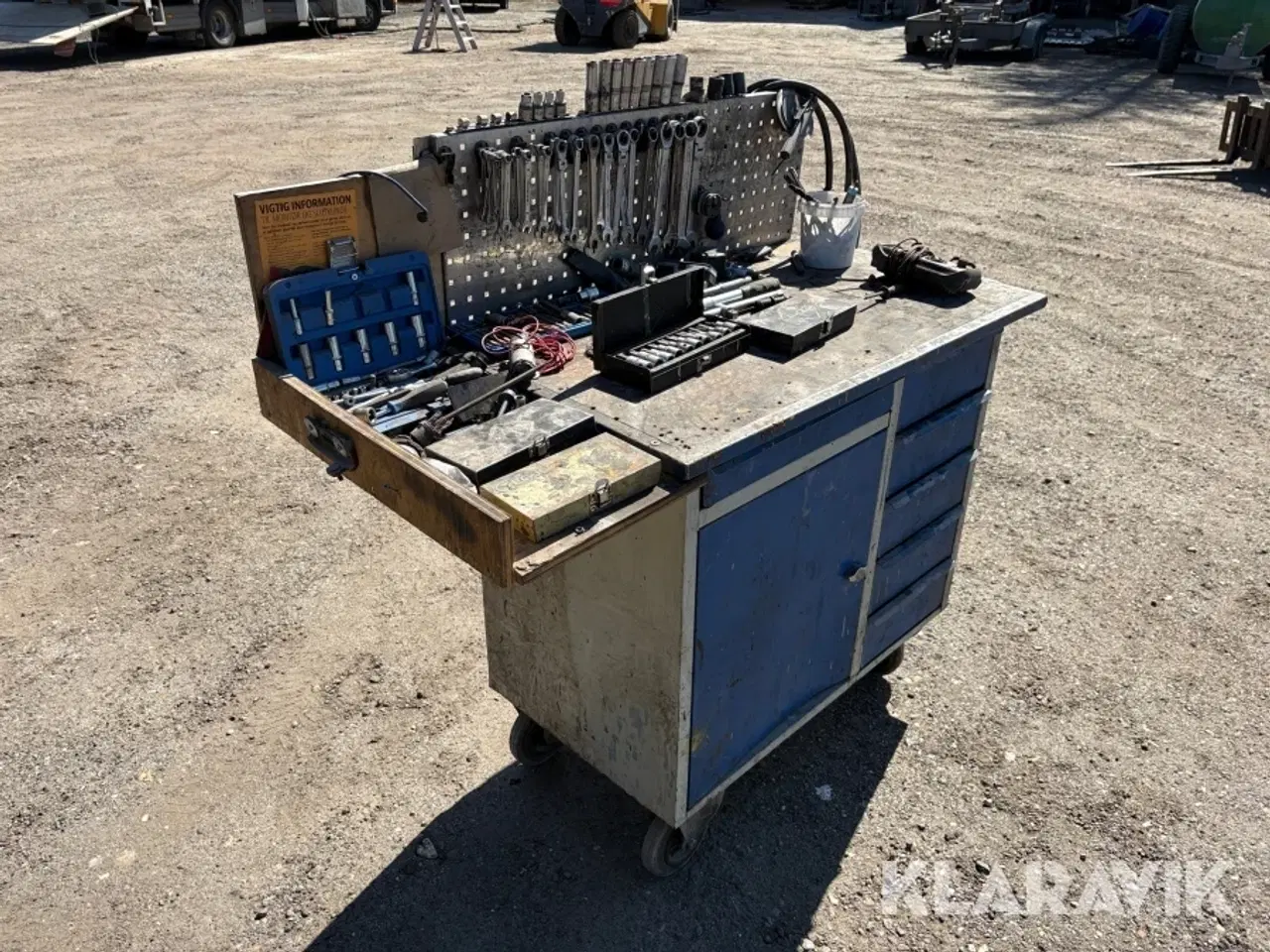 Billede 7 - Værkstedsvogn med indhold