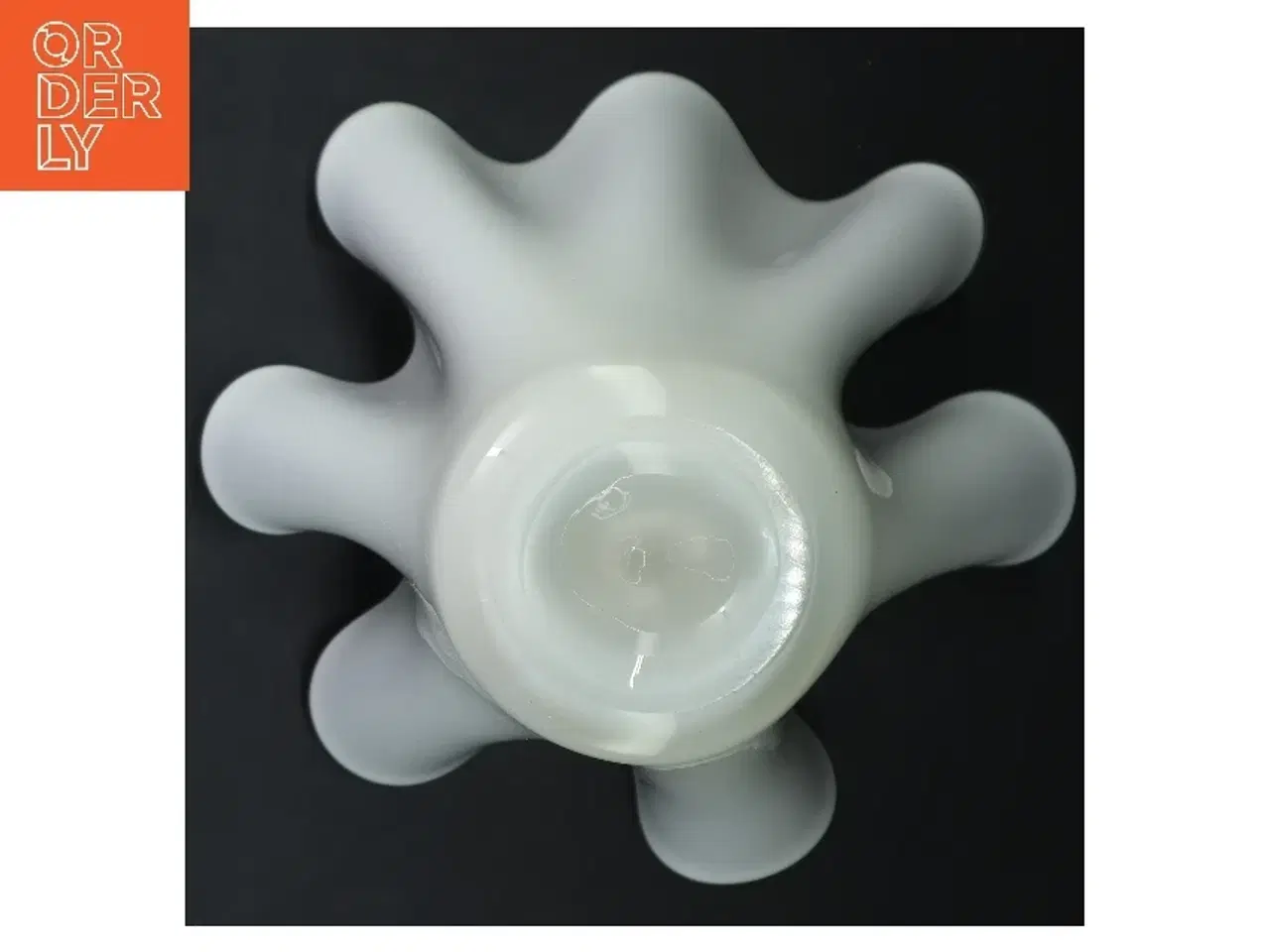 Billede 2 - Hvid glas vase (str. 24x26 cm)