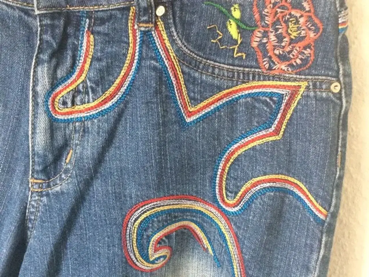 Billede 2 - 3/4 jeans med sygmønster